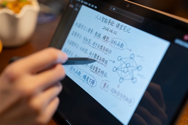罗永浩证实老人家属已退还1.9万元：看了完整监控 没什么反转